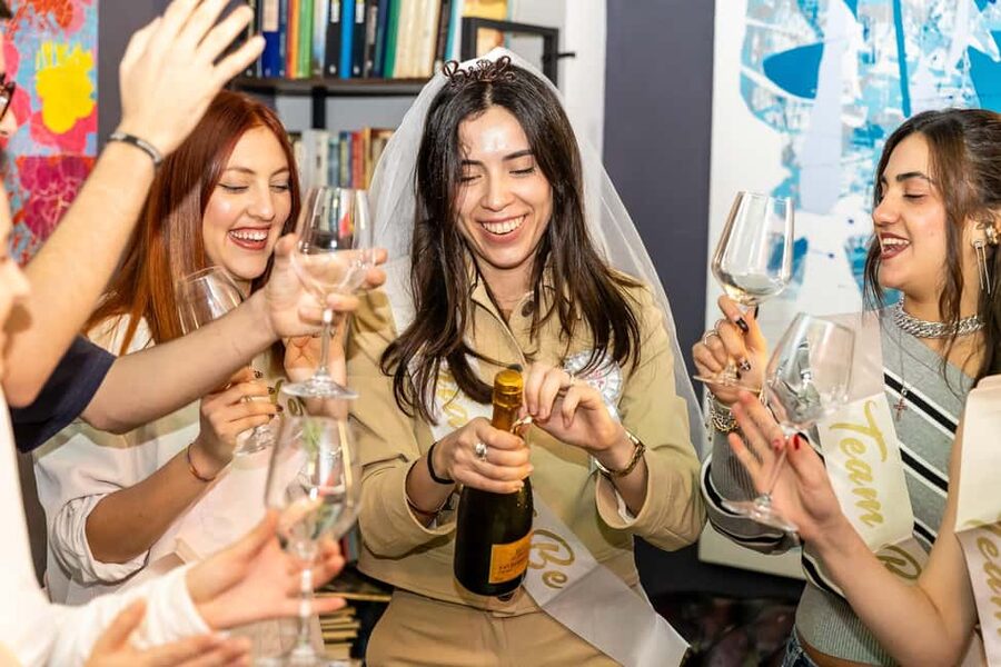 Rome: Guided Bar Crawl with Drinks & Dark History - Why the guides matter so much