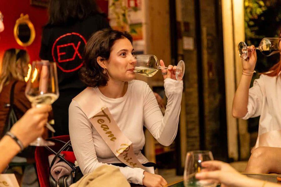 Rome: Guided Bar Crawl with Drinks & Dark History - Practical timing and meeting advice