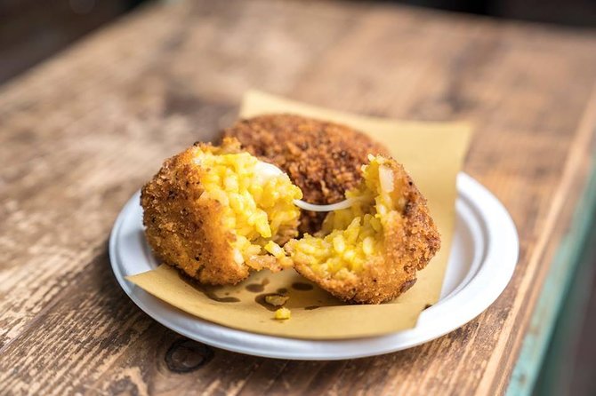Rome: Ultimate Street Food Tour in the Old Town by Do Eat Better - Via del Corso and the city’s best-known fried bite