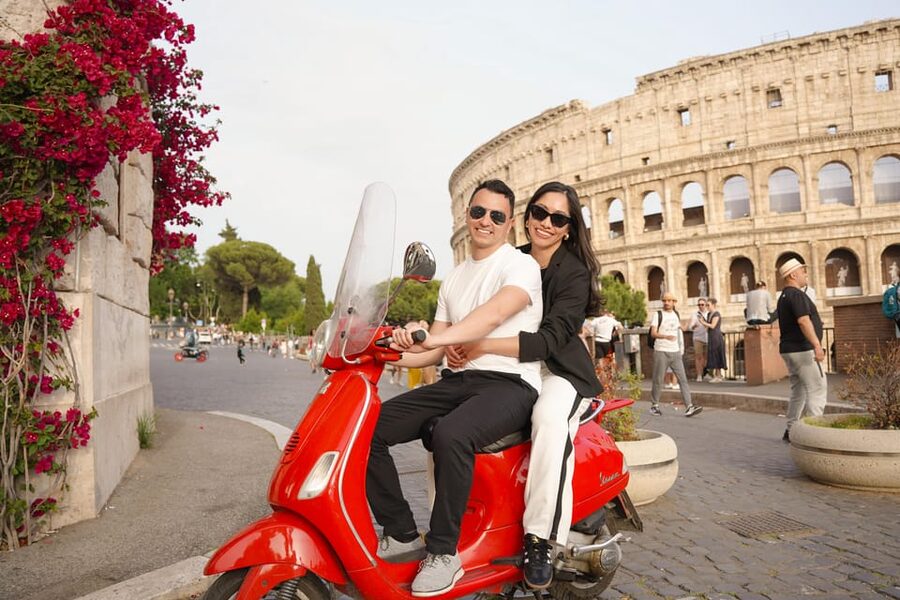 Rome: Vespa Photo Tour with Historic City Highlights - Who should book this ride?