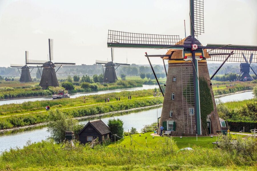 Rotterdam: Kinderdijk UNESCO World Heritage Entry Ticket - Start with the film and exhibition
