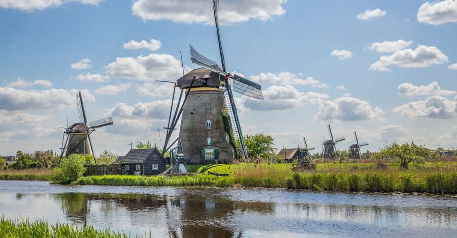 Rotterdam: Kinderdijk UNESCO World Heritage Entry Ticket - Walking, cycling, shade, and time
