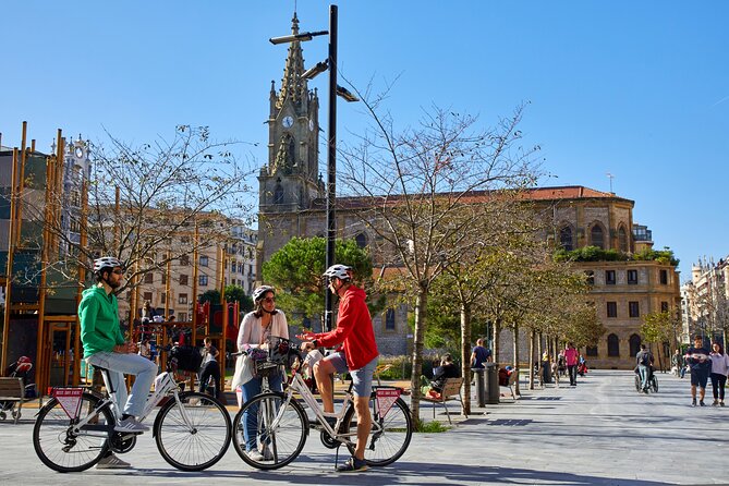 San Sebastian E-bike trour: Basque History and Cultural. - La Concha, the boulevard, and a local legend