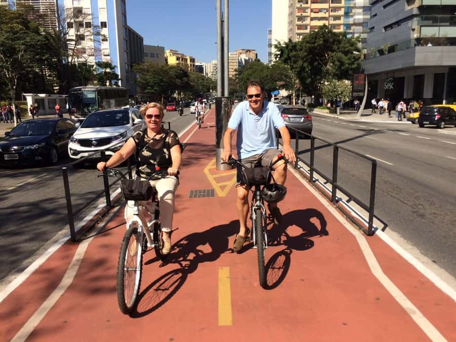 São Paulo: Downtown Historical Bike Tour - Copan Building and the modern center