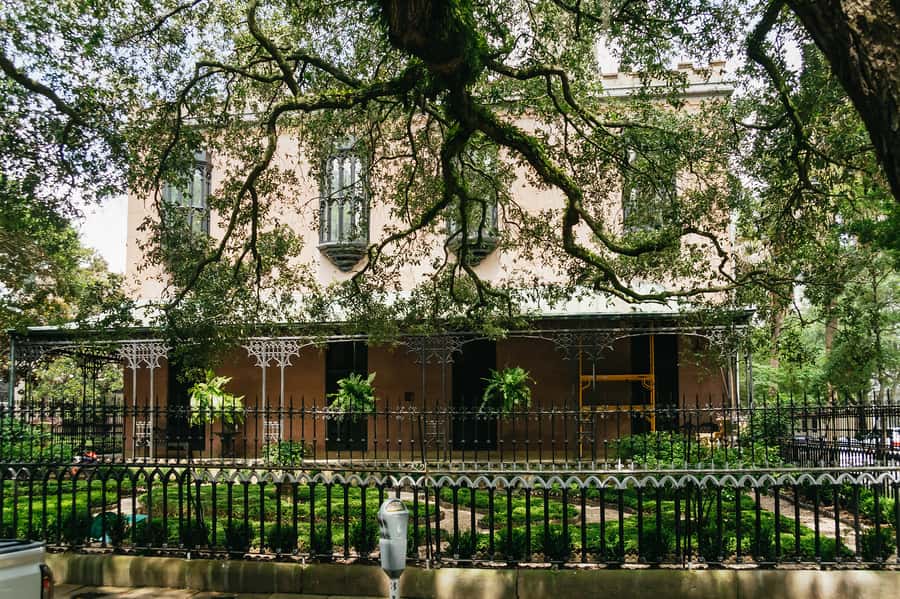 Savannah: Old Savannah Tours Historic Overview - The guides are the heart of the experience