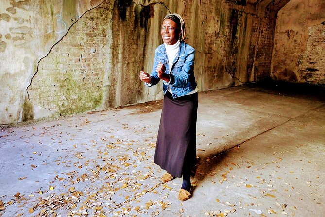 Savannah Slavery to Freedom Guided History Tour - A bus tour with a few important stops