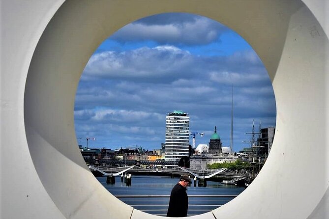 Semi-Private (8people max) 2.5 Hr Dublin Walking Tour - Ha’penny Bridge and a five-minute Dublin lesson