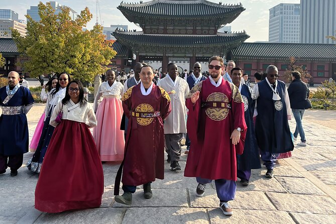 Seoul: City Highlights and Historical Experience No Shopping - Stop one: choosing and wearing hanbok