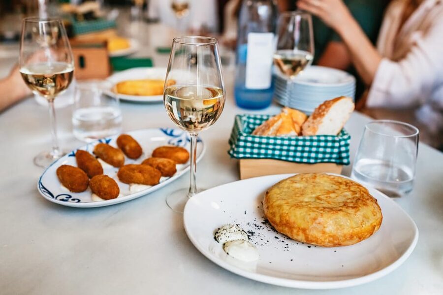 Seville: Tapas, Taverns and History Guided Walking Tour - Booking advice and the final call