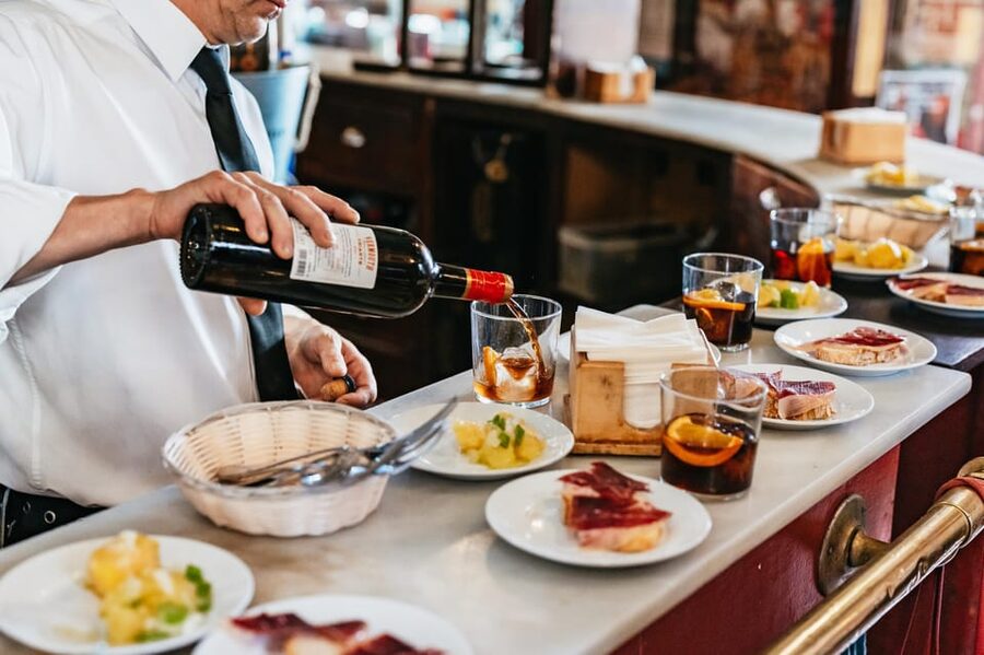 Seville: Tapas, Taverns and History Guided Walking Tour - Starting in the Jewish Quarter