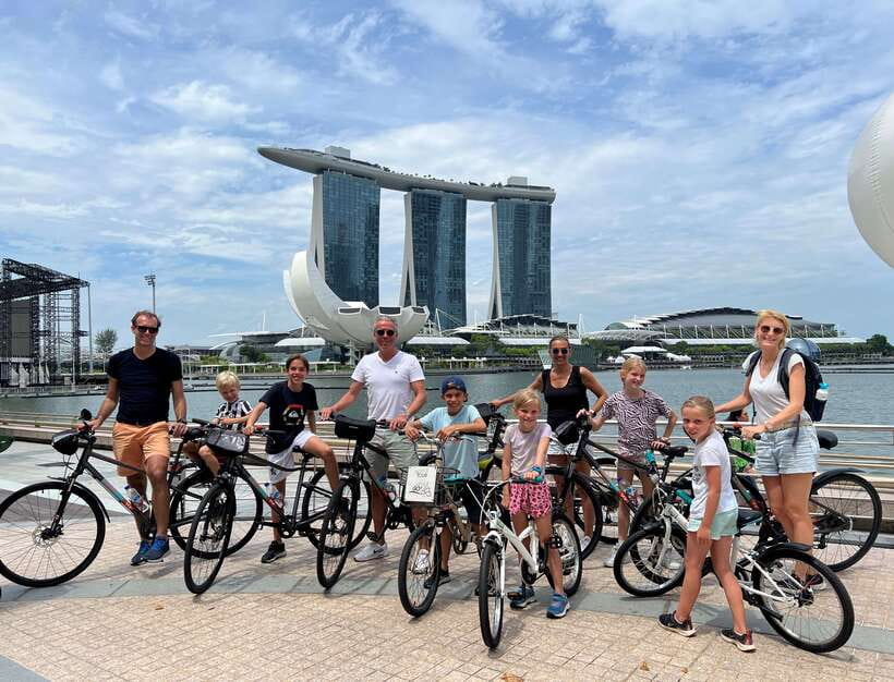 Singapore: Historical Half-Day Bike Tour - Seeing daily life beyond the postcard view