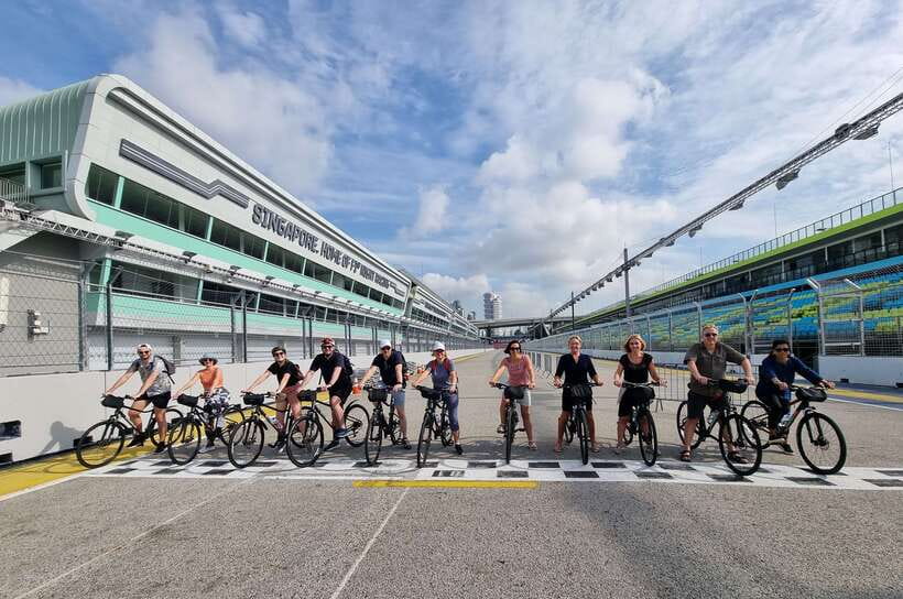 Singapore: Historical Half-Day Bike Tour - Marina Bay, the Merlion, and the F1 route