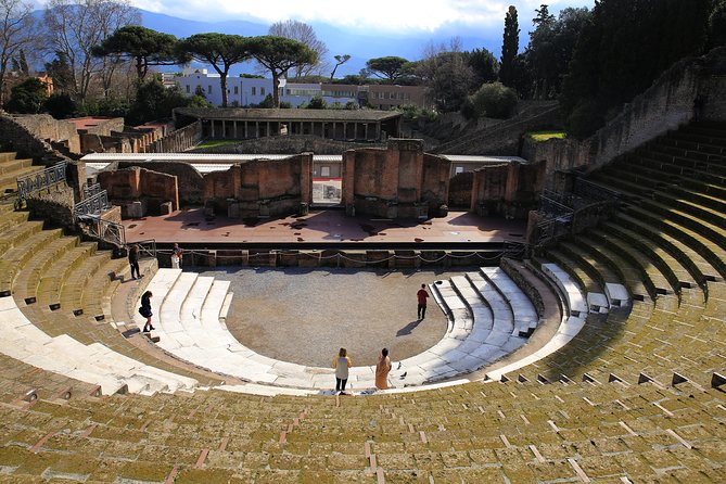 Skip-the-Line Half-Day Private Tour Ancient Pompeii Highlights with Native Guide - Via dell’Abbondanza: Pompeii’s everyday street