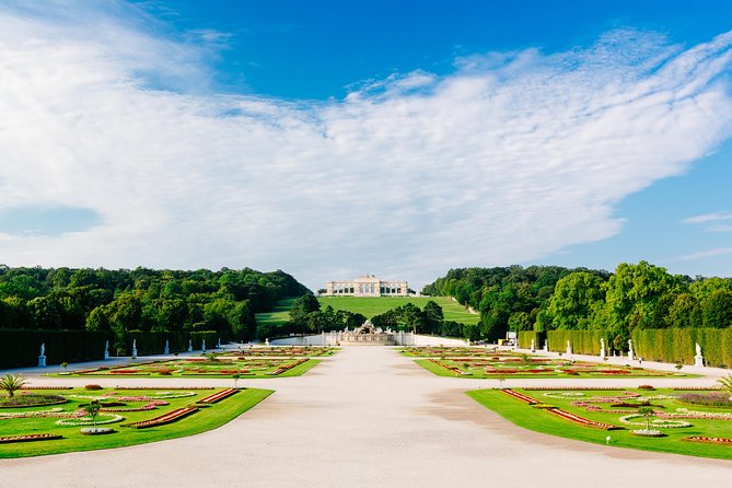 Skip-the-Line Schonbrunn Palace Guided Tour and Vienna Historical City Tour - Arriving at Schönbrunn Palace