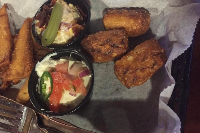 Southern Flavors Food, Pub Crawl, and History Walking Tour - Guides, group size, and the human side of the walk