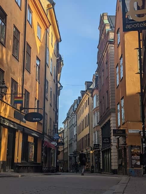Stockholm Old Town Walking Tour: History & local Insights - From Parliament to the Royal Palace