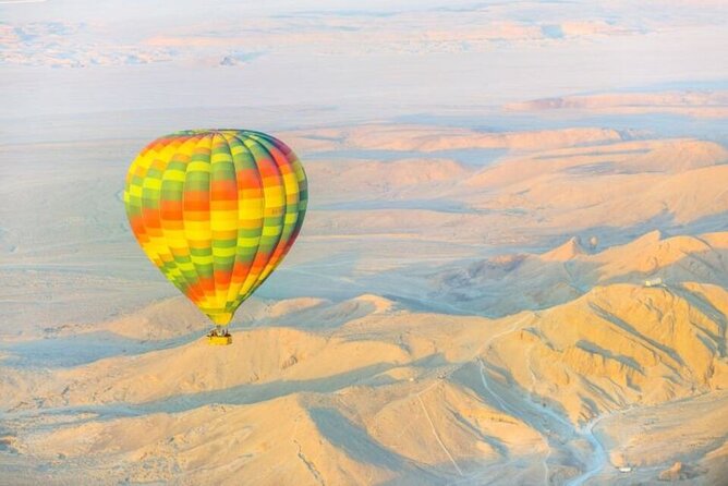 Sunrise Hot Air Balloon Over the Historical sites in Luxor - Why Luxor looks different from a balloon basket