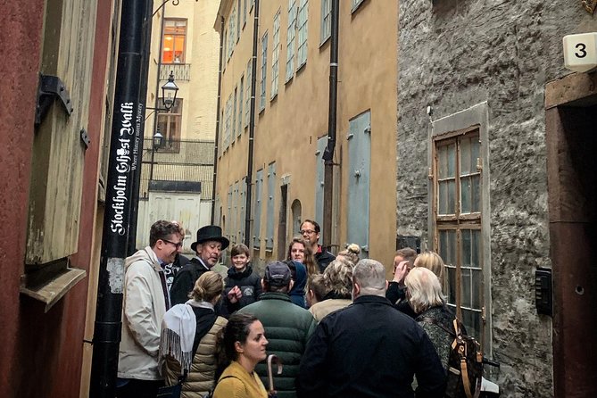 The Original Stockholm Ghost Walk and Historical Tour - Gamla Stan - Choosing between a lively guide and a quiet history walk