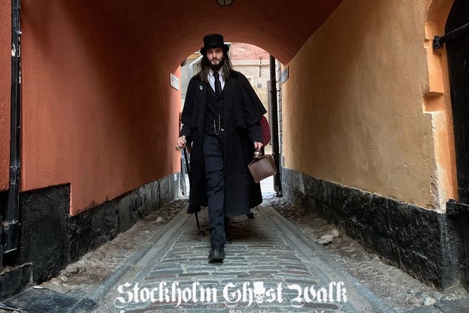 The Original Stockholm Ghost Walk and Historical Tour - Gamla Stan - Group size and the pace of the walk