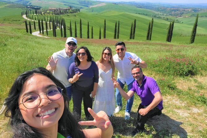 Tipsy Tour: Guided Bar Crawl In Florence with Dark History - Why the group format works