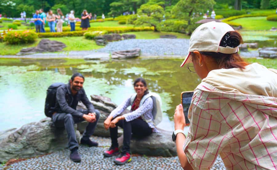 Tokyo: Imperial Palace Japanese History Walking Tour - Following the shogun’s footsteps