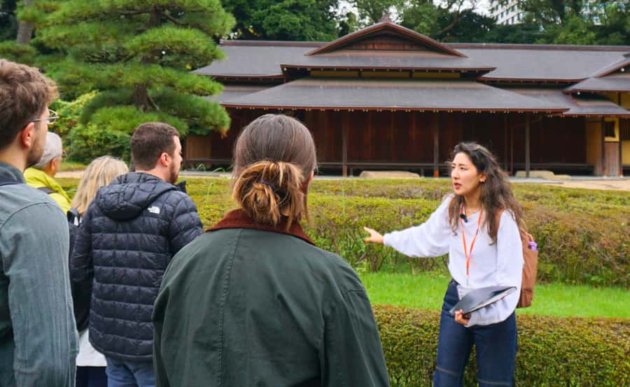 Tokyo: Imperial Palace Japanese History Walking Tour - Meeting at Wadakuramon fountain park