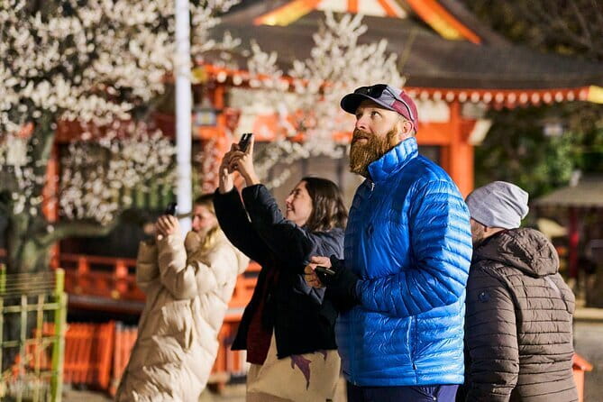 Tokyo: Shinjuku Historical Walking Tour & Secret Backstreets - Meeting your guide at Shinjuku Station