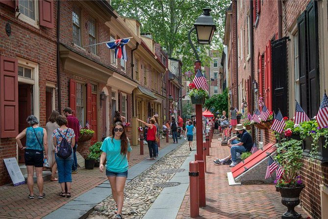 True Crime Philadelphia and History Tour - The final stop at Christ Church Burial Ground
