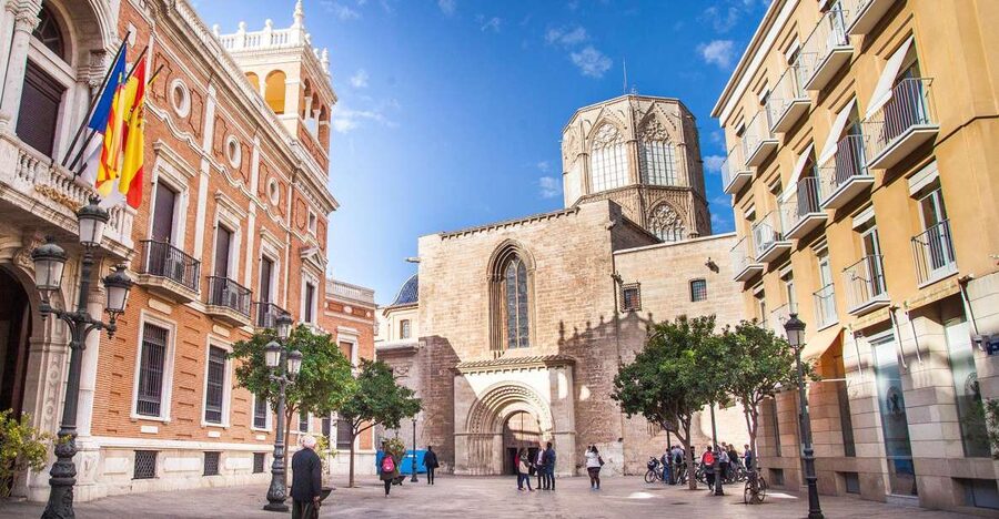 Valencia: Essentials and World Heritages Sites Walking Tour - From North Station to City Hall