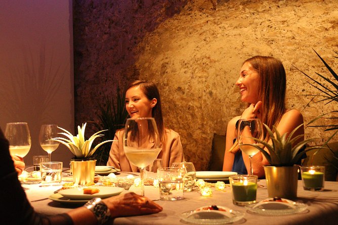 Valencia Old Town Tour with Wine & Tapas in 11th Century Historic Monument - Plaza de la Reina and Plaza de la Virgen