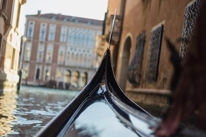 Venice's Best: Basilica, Doge's Palace, Gondola & History Gallery - Doge’s Palace, the halls of power, and the Bridge of Sighs