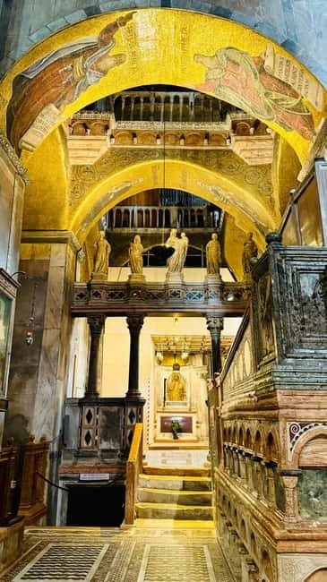 Venice: The History of St. Mark's Basilica Tour - Inside the basilica: a short introduction, then your own pace