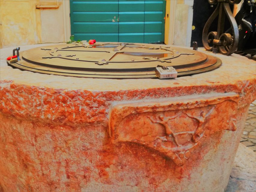 Verona: History and Hidden Gems Guided Walking Tour - Small churches and details along the Corso