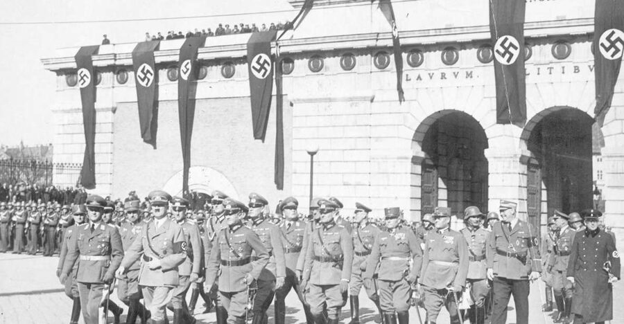Vienna: World War II Historical Walking Tour - Bomb damage and the physical scars of World War II