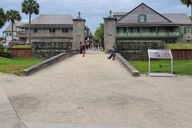 Walking History Tour of St. Augustine's Historic District - Two Flagler-era churches and two different moods
