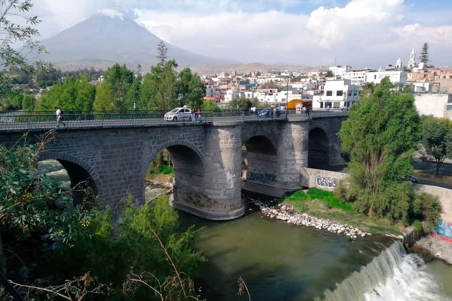 Walking tour in the Historic Center of Arequipa - The Grau Bridge volcano view